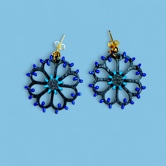 EDIZIONE LIMITATA Mini Rosone Fiore nero - Punto Luce: Orecchini in legno a forma di Luminaria Salentina con chiusura a perno