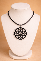 Rosone Giglio total black collana