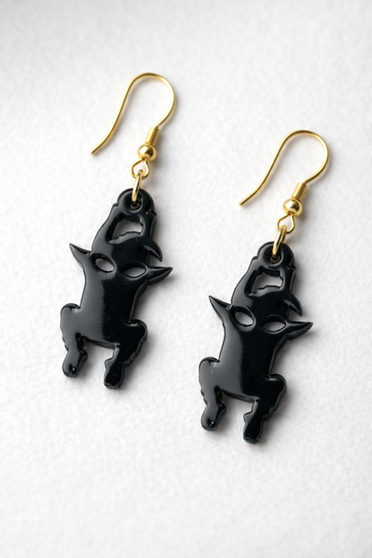 Scazzamuriello: orecchini pendenti in legno