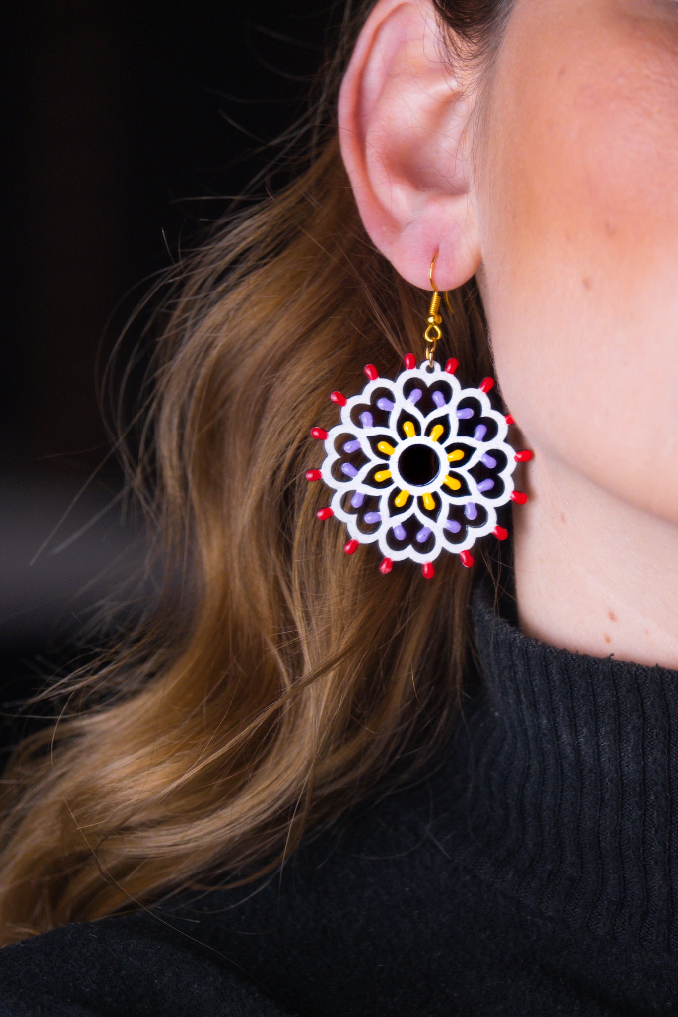 Rosone Jentu: Orecchini in legno a forma di Luminaria Salentina