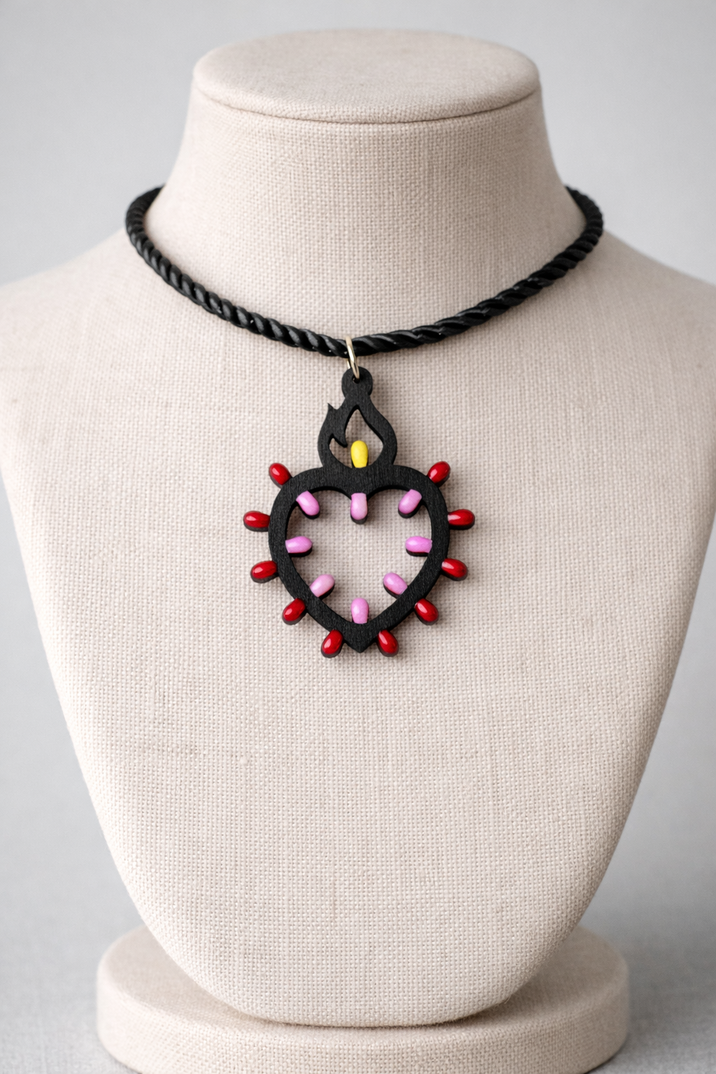 Cuore Sacro nero collana
