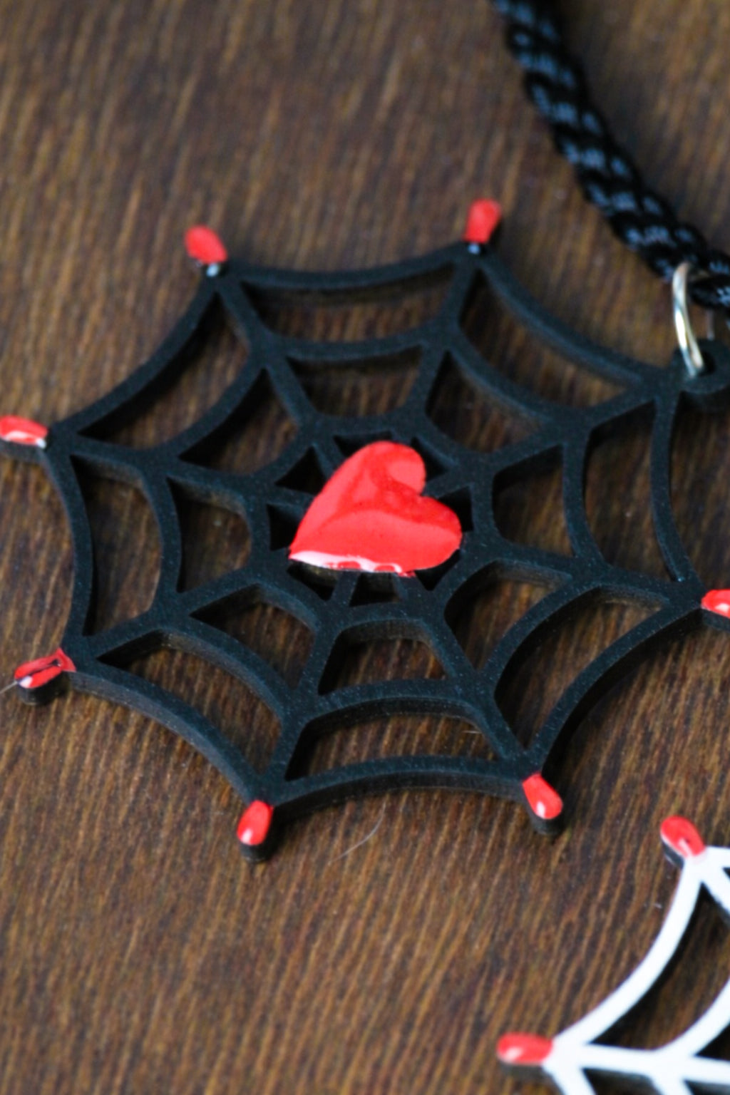 Collana TARANTA: Collana in legno con pendente