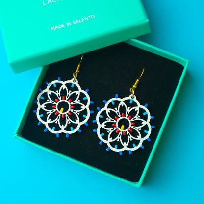 Rosone Giglio piccolo: Orecchini in legno a forma di Luminaria Salentina