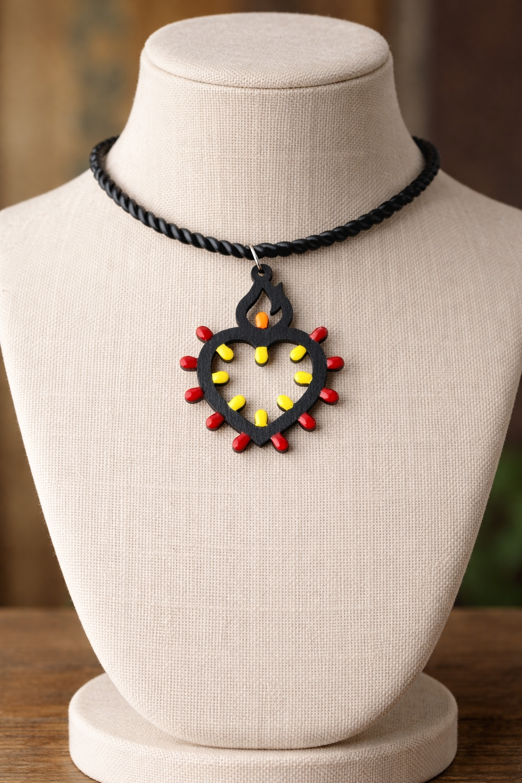 Cuore Sacro nero collana