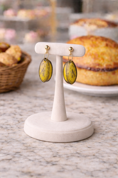 Pasticciotto: orecchini pendenti in legno con chiusura a perno